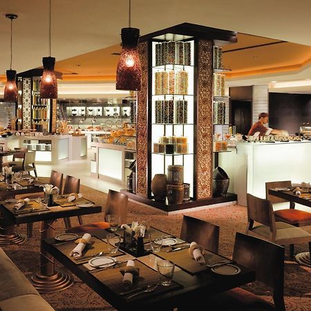 Shangri-La Surabaya Esterno foto